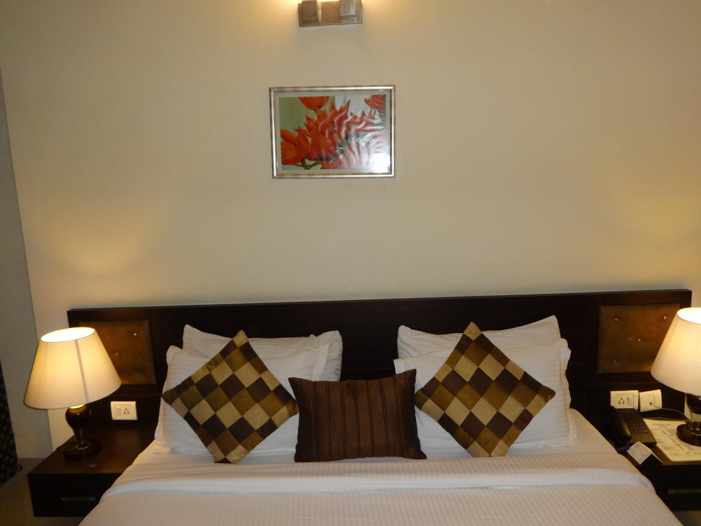 Hotel Gautam Residency Nové Dillí Pokoj fotografie
